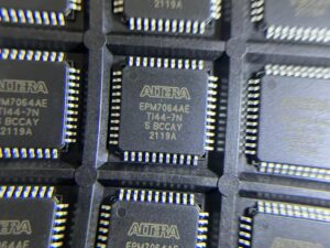 EPM7064AETI44-7N