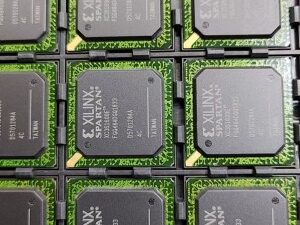 XC3S1600E-4FGG484C
