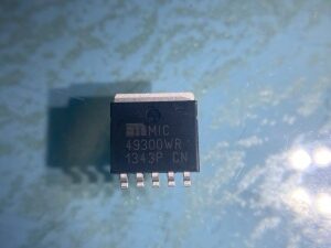 MIC49300WR TR