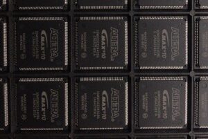 10M02SCE144C8G