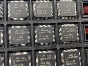 ATSAMC21J17A-AZT