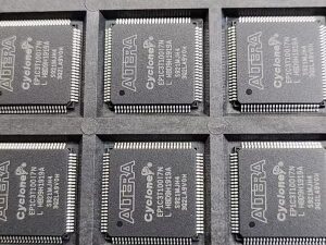 EP1C3T100I7N