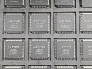 LC4128V-75TN100E
