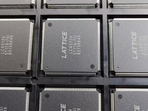 LC4512V-5T176I