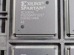 XCS30XL-4PQ208I