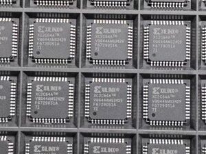 XC2C64A-7VQG44I