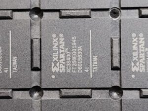 XC3S400-4FT256I