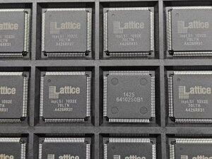 ISPLSI1032E-70LTN